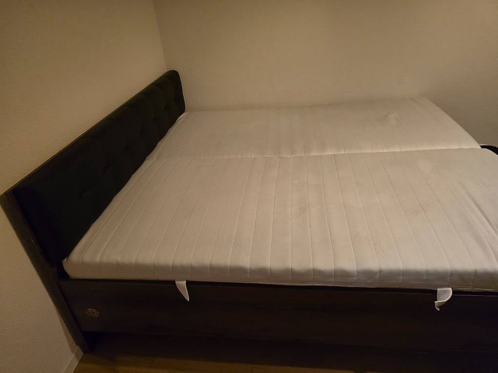 Holzbett Dunkelbraun Schwarz 180x200 nur das Bettgestell