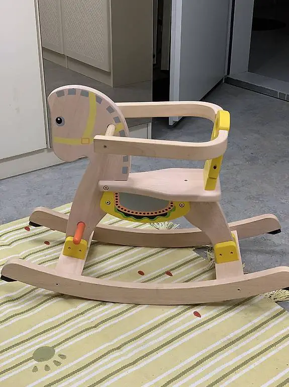 Schaukelpferd aus Holz