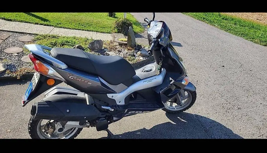 Roller PGO G-Max 125