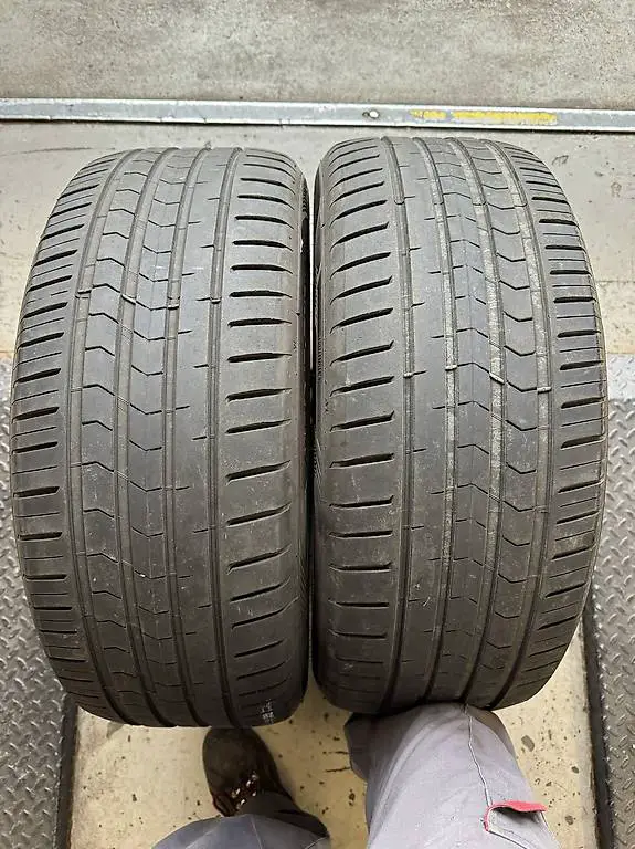 Reifen 235/45/19 Vredestein