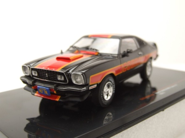 NEU: Ford Mustang II Cobra 1973-1978 schwarz / orange / rot 1:43