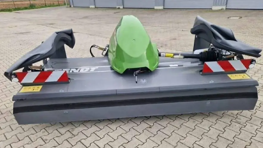 Neues Frontmähwerk Fendt Slicer 310F mit Pendelbock