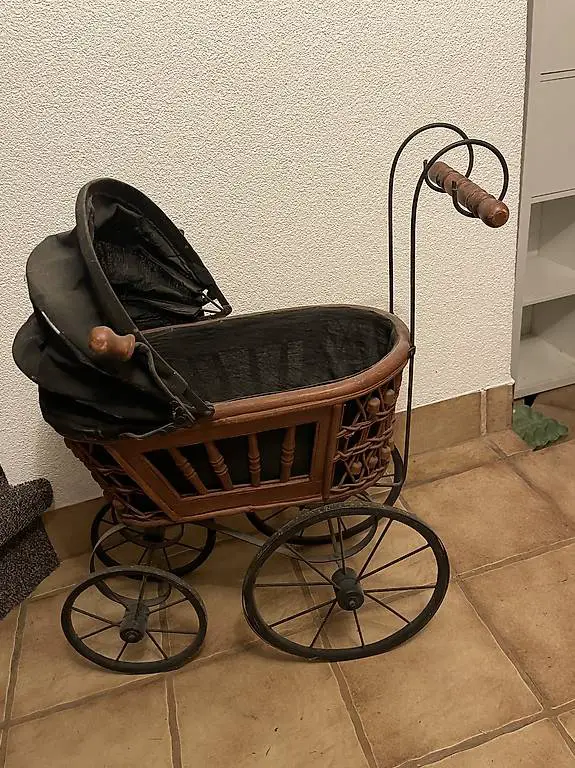 Kinderwagen Antik?