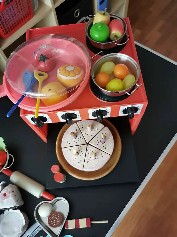 Kinderküche mit Backofen