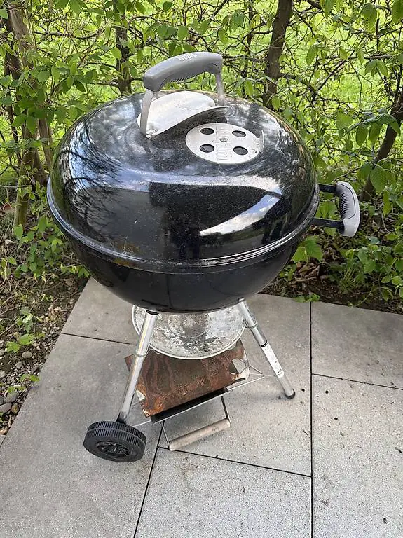 Holzkohlegrill
