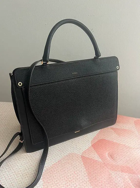 Borsa postina Furla mai usata