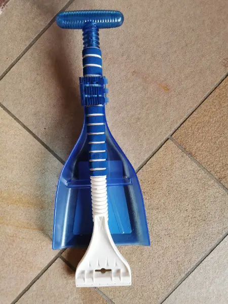 NEUE Schneeschaufel mit Eiskratzer, MICHELIN 2 in 1