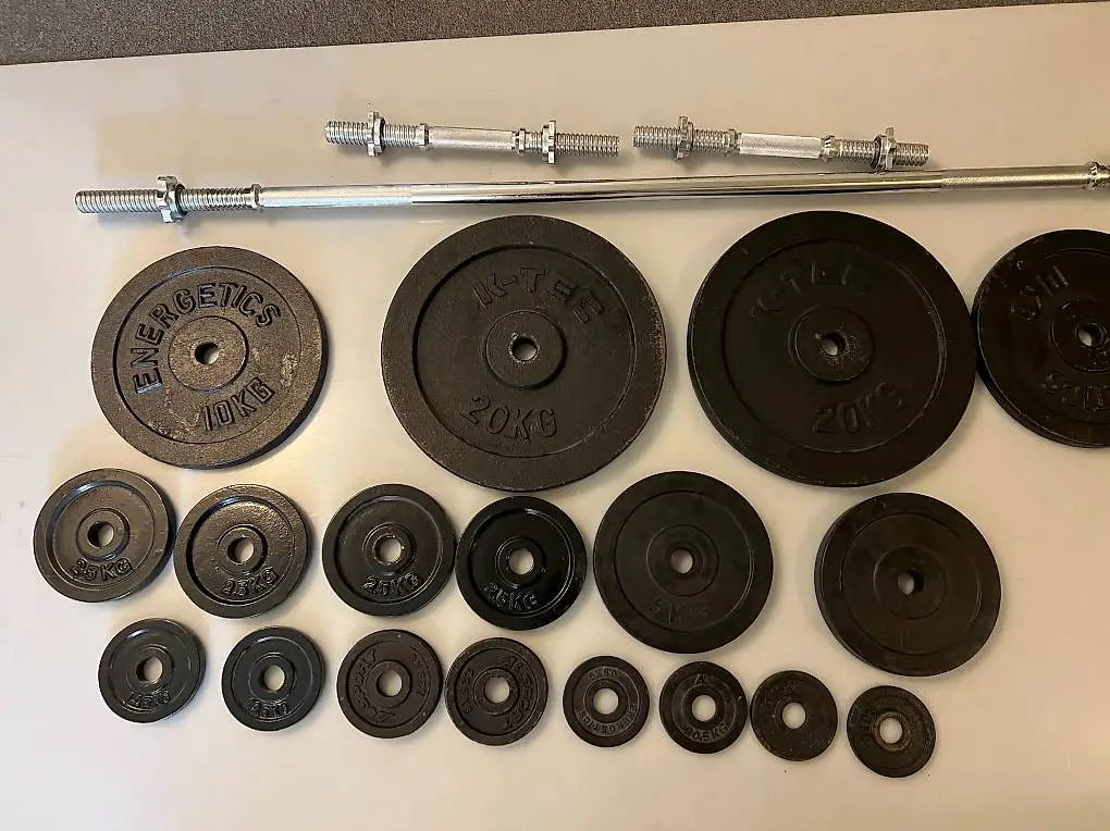 Hantelset mit 87kg Gewichten, Langhantel, Kurzhanteln