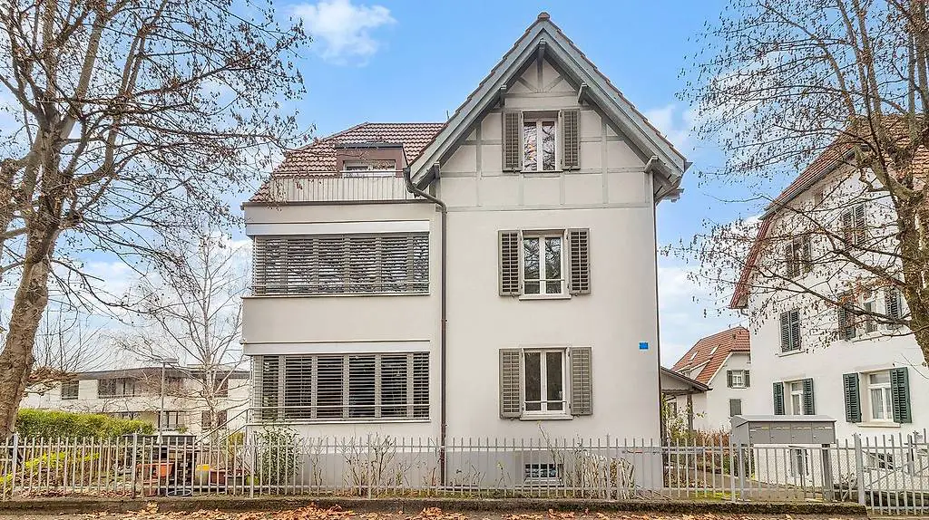 Dach-Maisonette mit historischem Charme und modernem Komfort