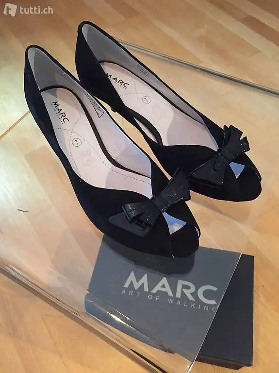 NEU: Peeptoes von MARC aus Nubuk mit Lackschlaufe Grösse 40
