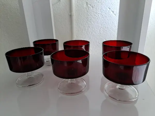 6 verres à pieds années 60