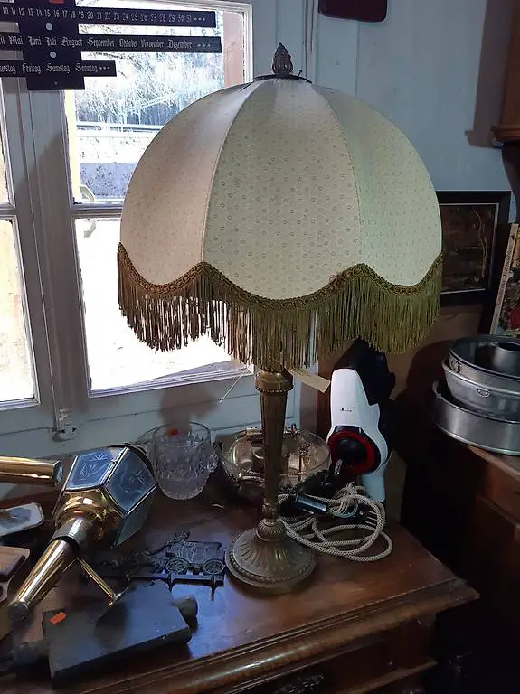 Tisch Lampe, mit Stoff Schirm grünlich, Messing fuss Jugends