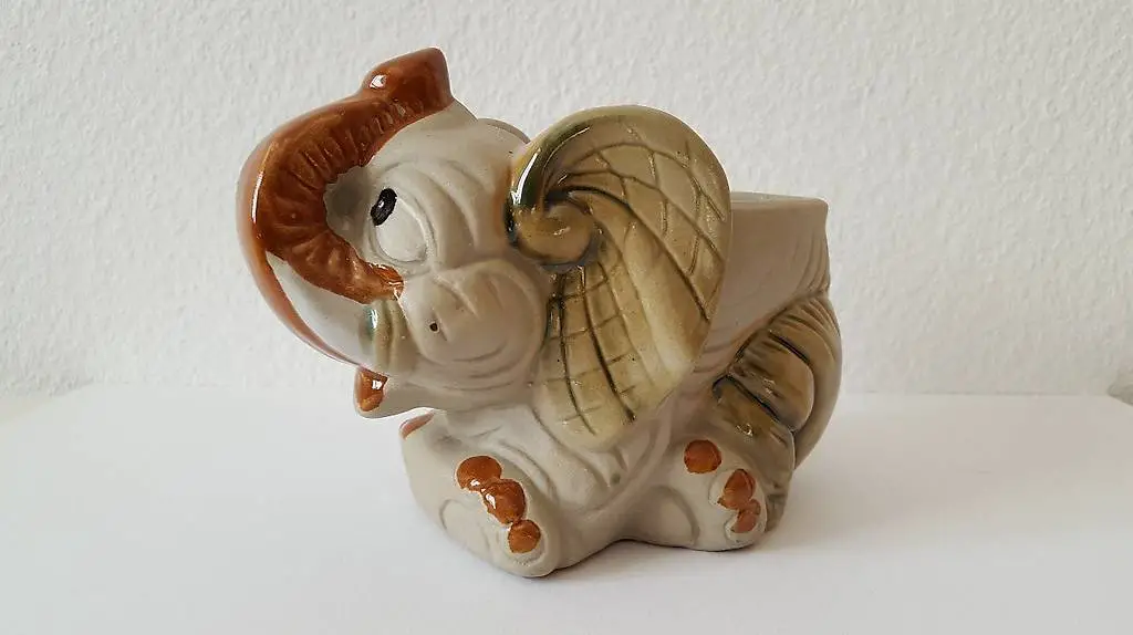 Elefantenübertopf aus Ton in matt und glänzend