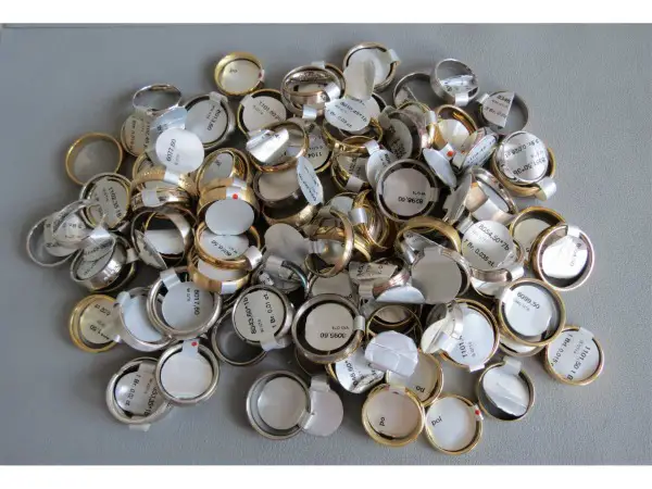 100 Juwelier Musterringe, unecht, div. Modelle und Farben