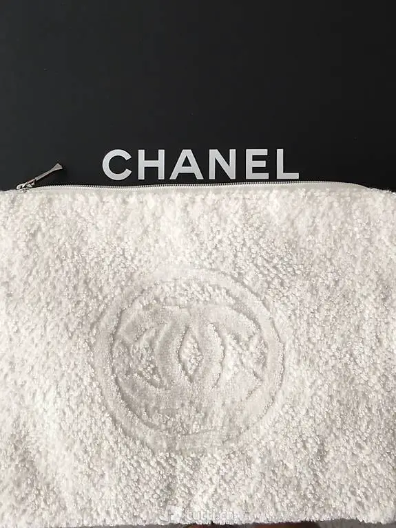 Chanel Strand/ Bad- Necessaire