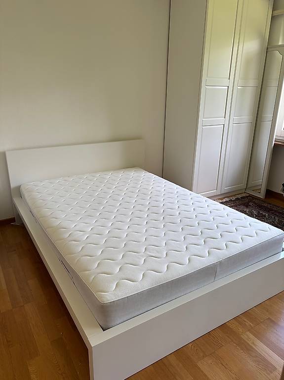 Gebrauchtes MALM-Bett (140x200) mit Lattenrost und Matratze