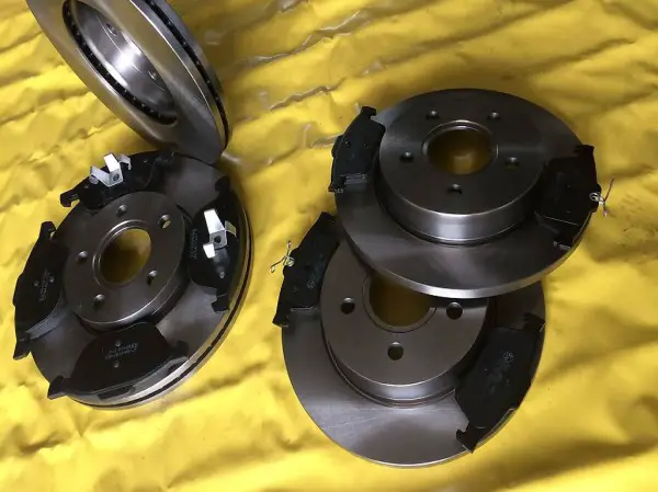  BREMSEN VORNE + HINTEN FORD FOCUS 2 C-MAX 15+16 ZOLL