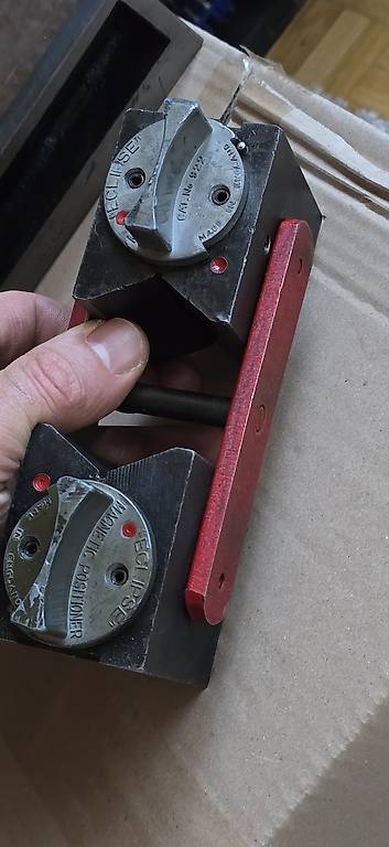 Magnet prisma eclipse