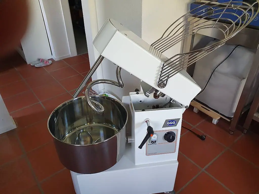 Teigknetmaschine / machine à pétrir