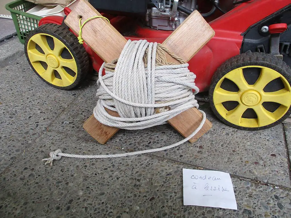 Alte Wäscheleine auf Holz-Kreuz / Haspel Chalet Chic Deko