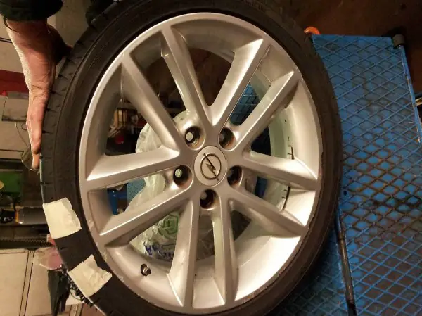  Opel Leichtmetallfelgen 17" 215/40/17 Reifen