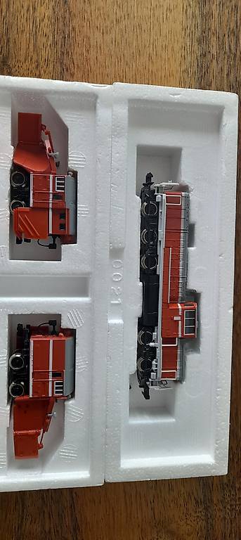 Diesellok mit Pflug hinten und vorne von Tomix