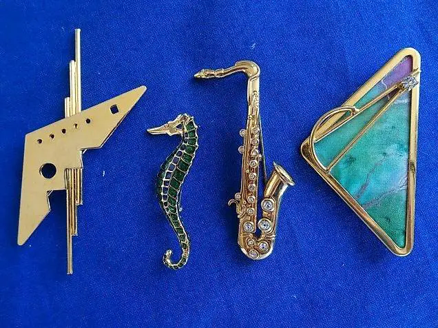 4 Stück Broschen. Schmuck. Preis für alle