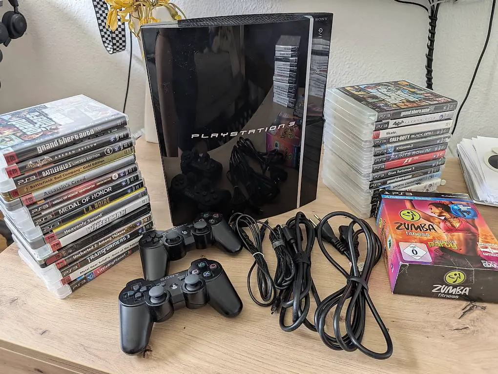 PlayStation 3 (PS3) mit 2 Controller + 30 Spiele