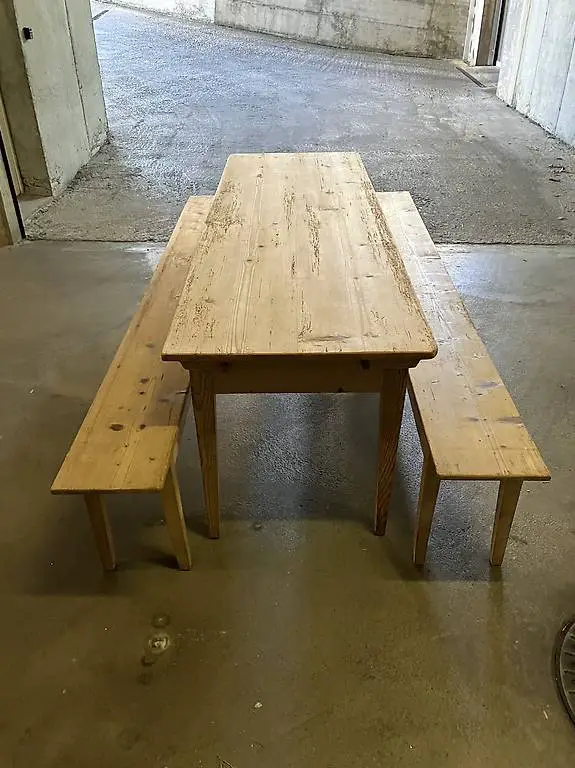 Biedermeiertisch und 2 Biedermeierbänke restauriert