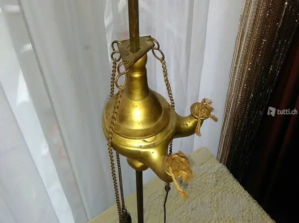 Antike Öllampe, 2-dochtig. massiv Messing