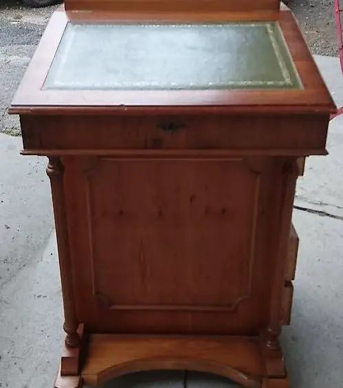  Sekretär mit grüner Ledereinlage