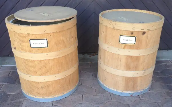 Holztrommeln aus altem Kaufmannsladen