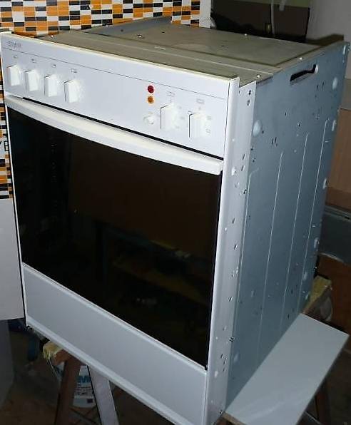 Einbaubackofen mit Schalterblende