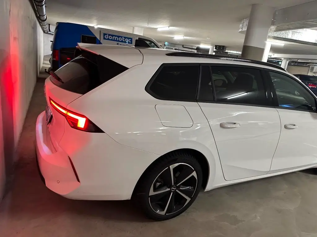 OPEL Astra Sports Tourer 1.2 T 130 Edition