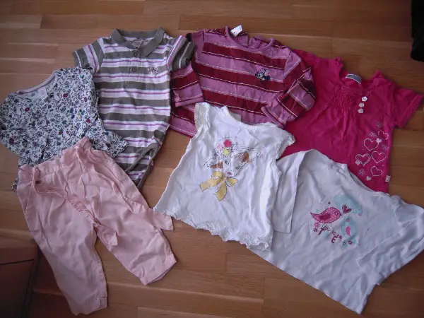  Mädchenkleider (Shirts, Langarmshirts, Hosen, Body) Gr 74 80