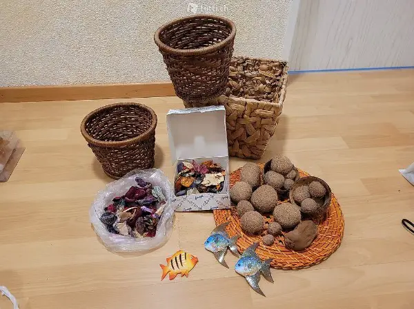 Verschiedene Übertöpfe & Deco s