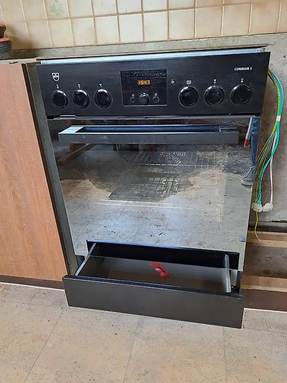 V Zug Einbaubackofen Combair S