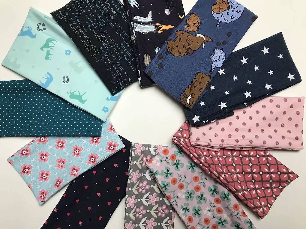 Neue, selbstgenähte Stirnbänder in diversen Mustern