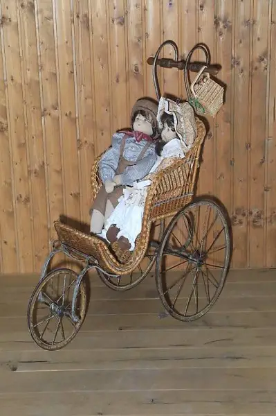 Kinderwagen,über 100 Jahre, sehr guter Zustand