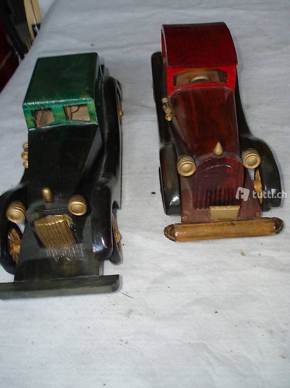 2 Stück Holzautos