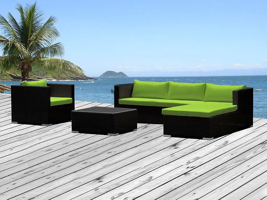 Salon de jardin avec coussins vert clair