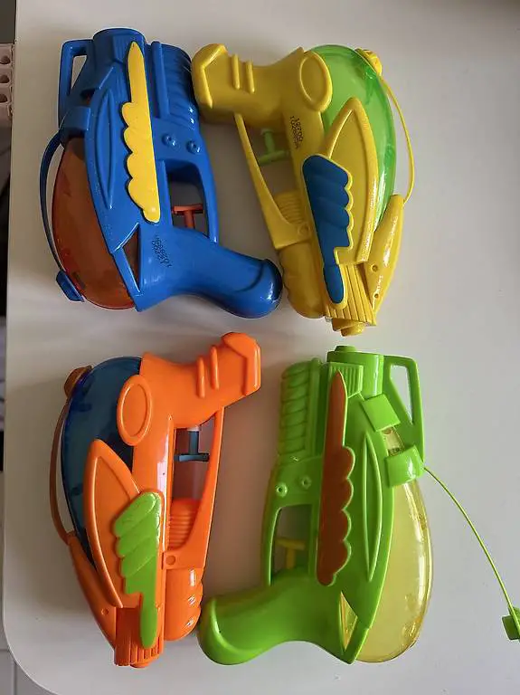 Wasserpistole (4 Stück) zu verschenken