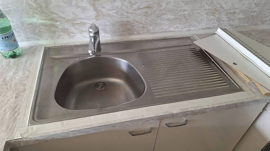 Küche Lavabo und Schränke gratis zu vesrchenken