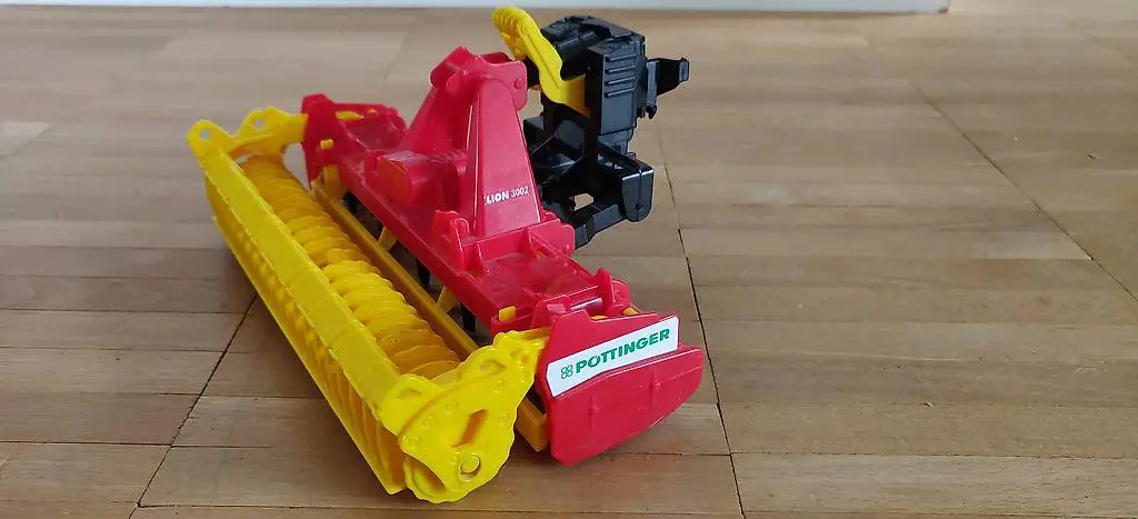 Bruder Pöttinger Lion 3002 Kreiselegge