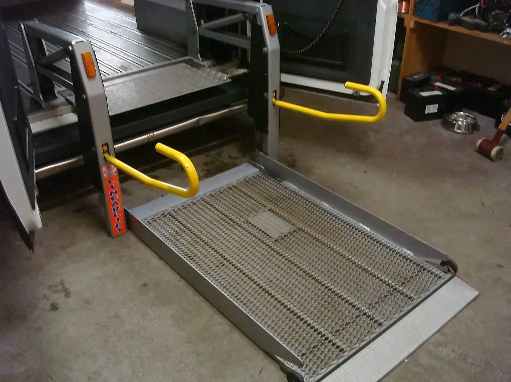 Hebebühne Lift Rollstuhllift Rasenmäherlift Kleingerätelift