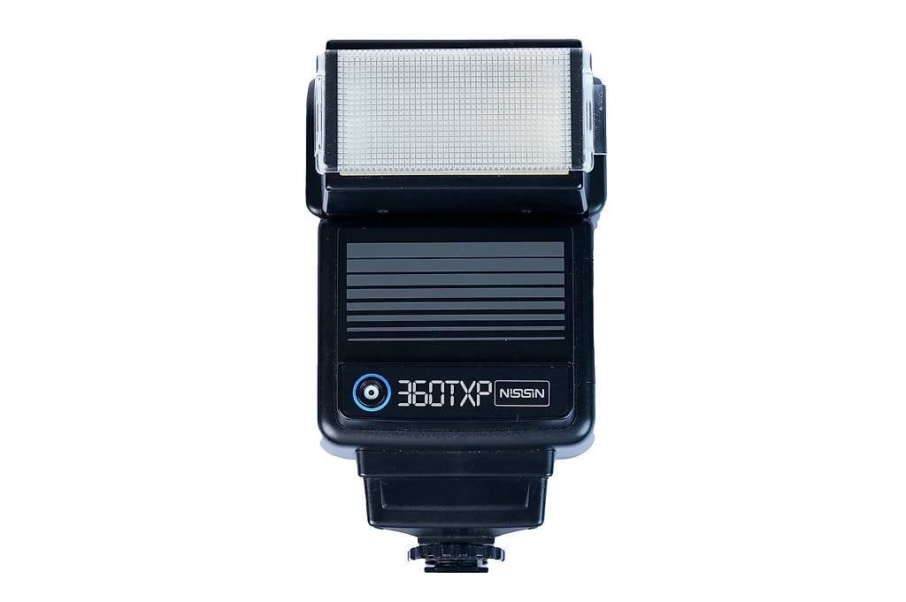 Nissin 360 TPX Blitzgerät zu Nikon FE/FE2