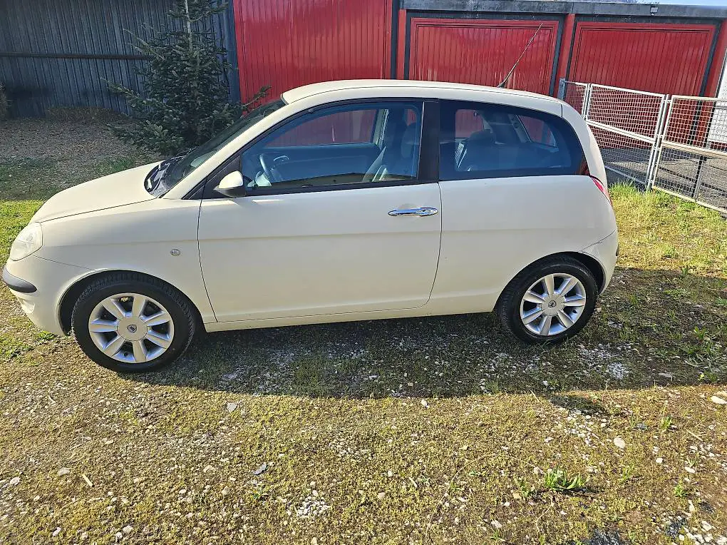 Lancia Ypsilon 1.4 Benzin Frisch MFK