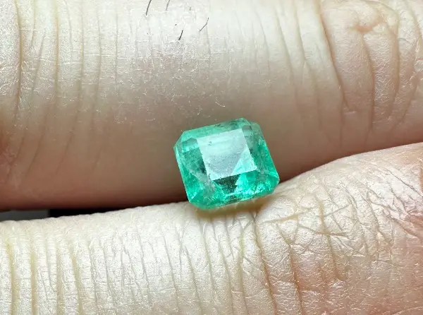 Edelstein - 1.7 ct Kolumbianischer Smaragd mit Zertifikat