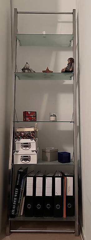 Wandregal mit Glastablar