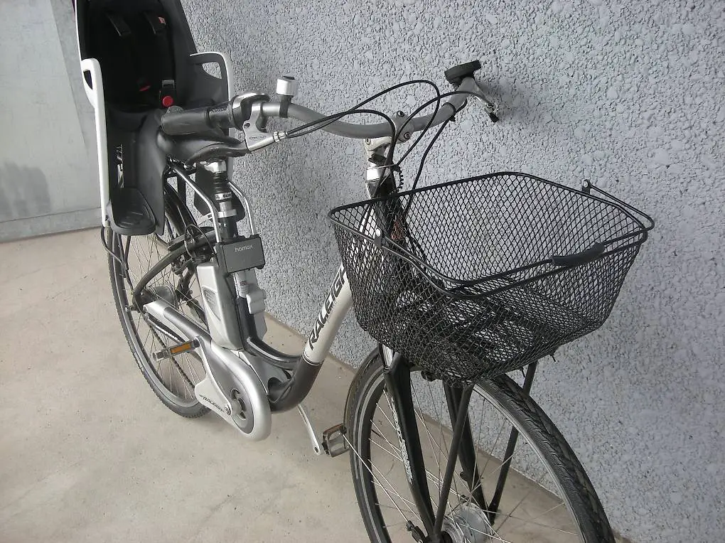 Elektrovelo Raleigh" Mami-Velo mit Kindersitz + Einkaufskorb